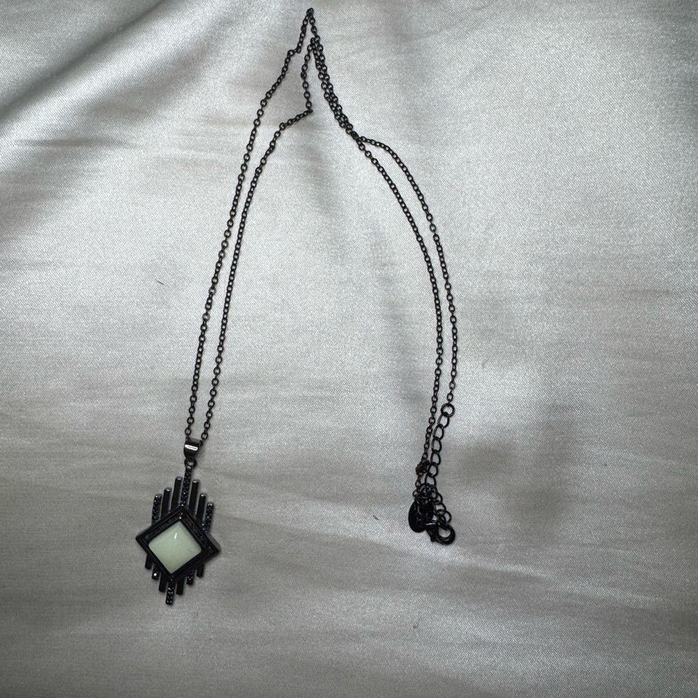 Bomb Party Galaxia Necklace - RBP2602
Super Nova - Glow in the Dark - Picture 3 of 4
